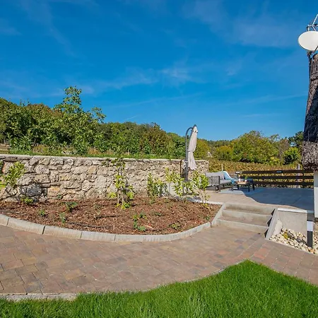 Gejzir Vendeghaz * 蒂豪尼